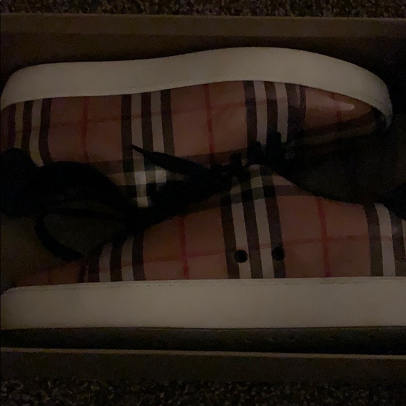 Burberry tennis shoes - Picture 4 of 6